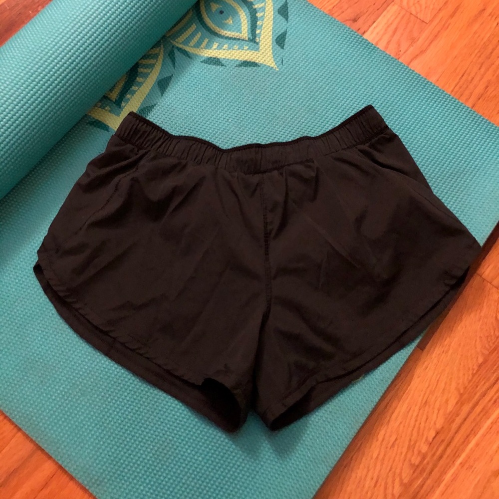 Lululemon Tracker Short Black size 4